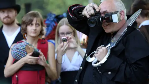 Góticos en el festival de música anual de Wave-Gotik-Treffen en Leipzig Góticos en el festival de música anual de Wave-Gotik-Treffen en Leipzig