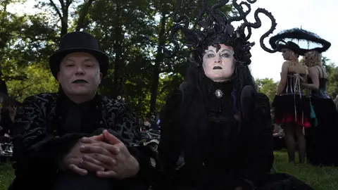 Góticos en el festival de música anual de Wave-Gotik-Treffen en Leipzig Góticos en el festival de música anual de Wave-Gotik-Treffen en Leipzig