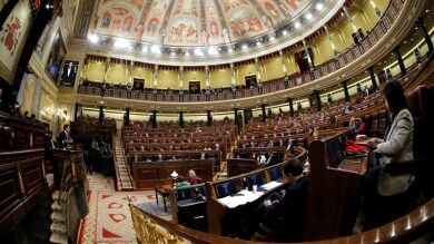 Si tienes dos amigos, puedes crear un partido político y presentarte a las elecciones