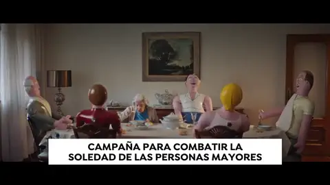 'Familias hinchables', la campaña viral que lucha contra la soledad de las personas mayores 'Familias hinchables', la campaña viral que lucha contra la soledad de las personas mayores