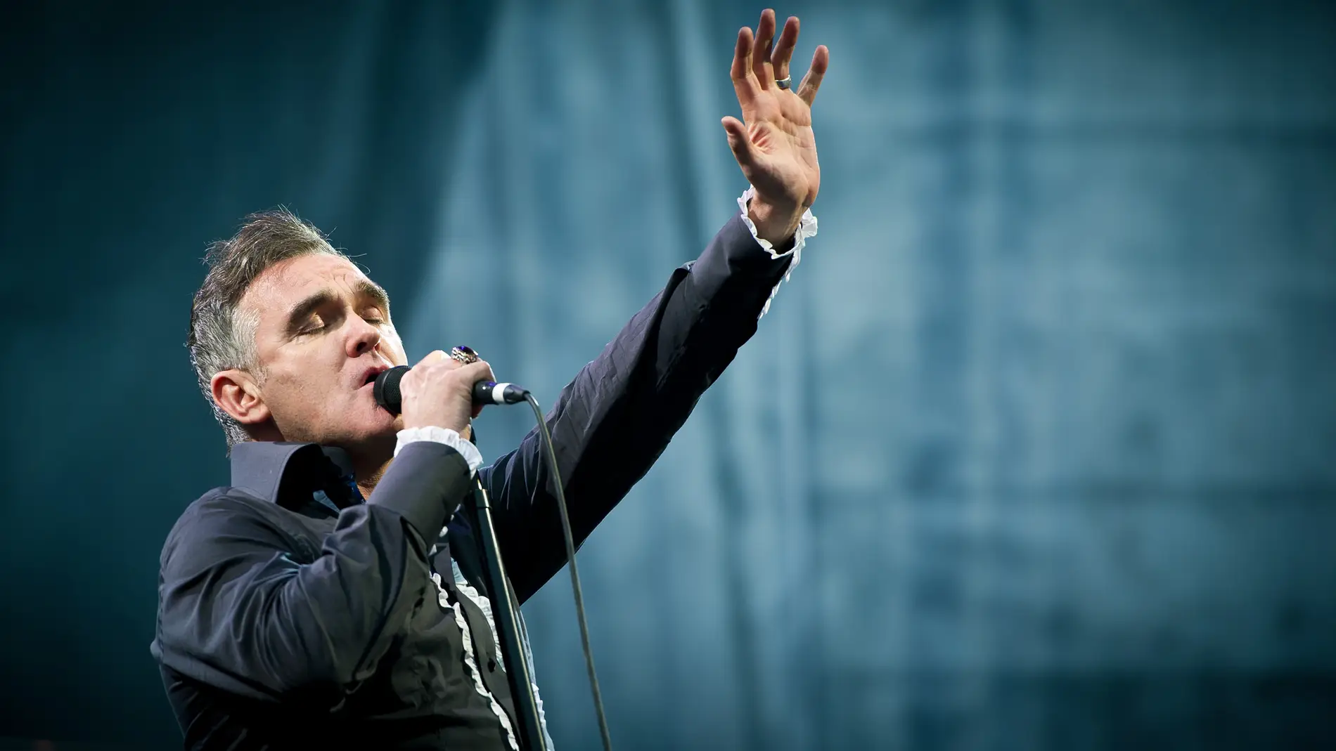 Morrissey durante un concierto en Escocia