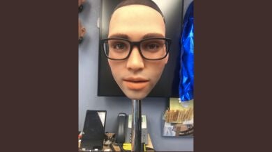 El hombre del futuro se llama Henry y es un robot: es guapo y tiene un pene biónico