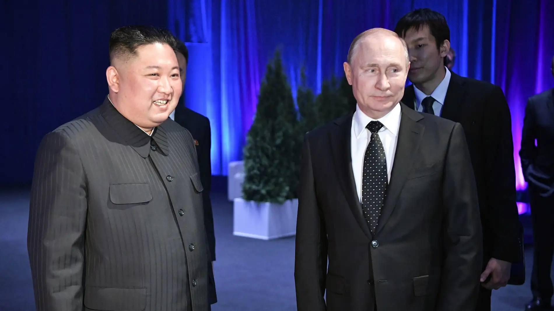  El líder norcoreano, Kim Jong-un, conversa con el presidente ruso, Vladímir Putin 