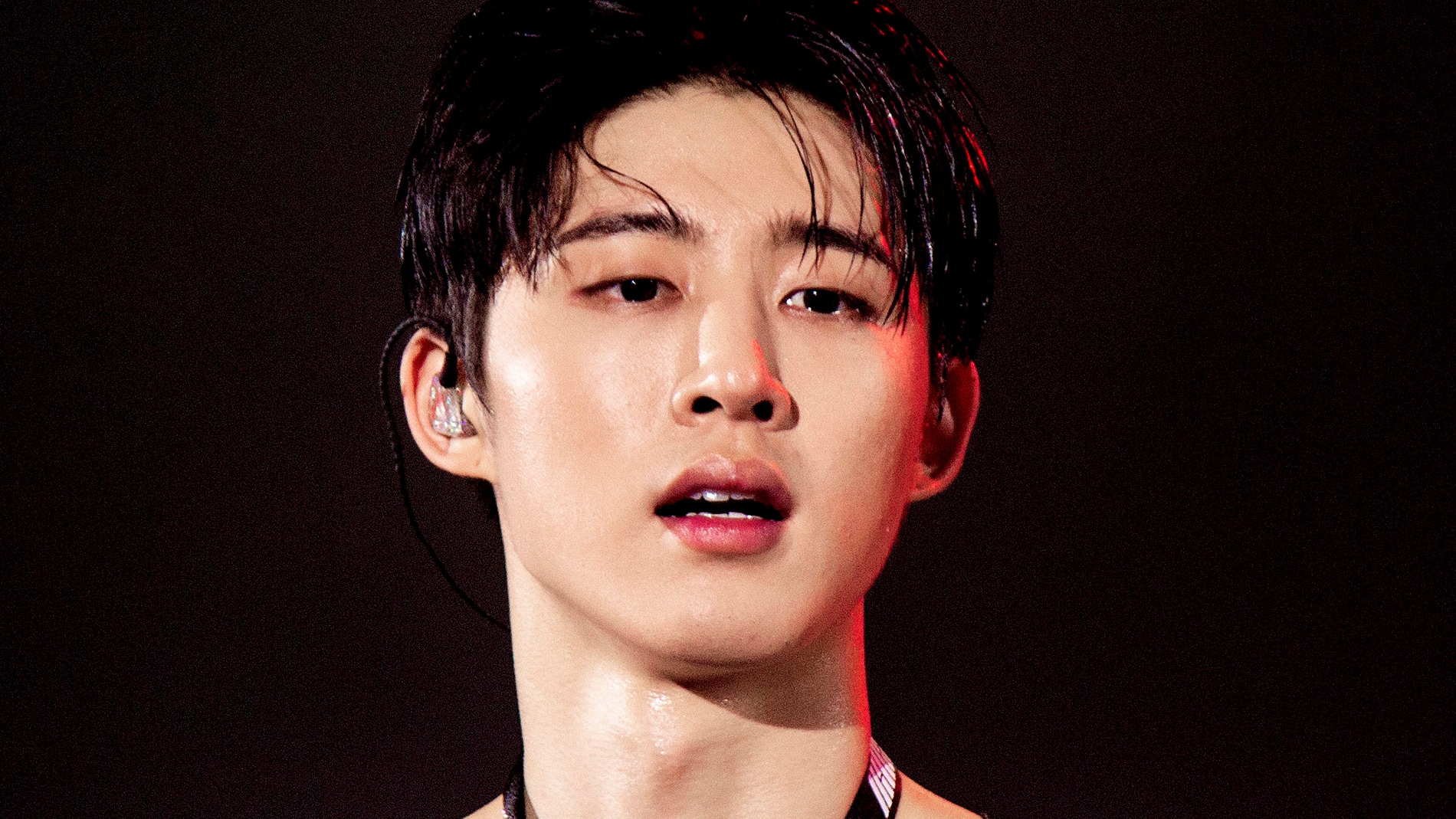 B.I durante el "iKON 2018 Continue Tour" en Seúl en agosto de 2018.