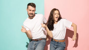 jóvenes bailando