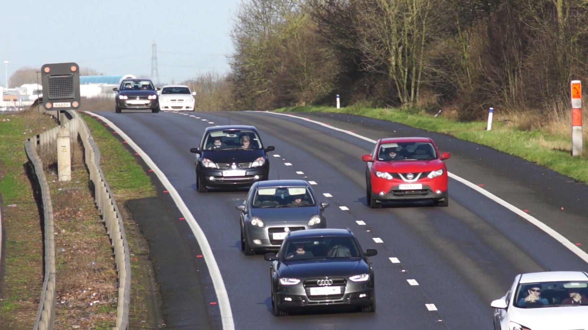 Autopista con dos carriles