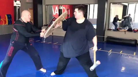 Entrenando con un hacha Entrenando con un hacha