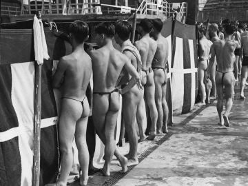 Chicos en tanga 