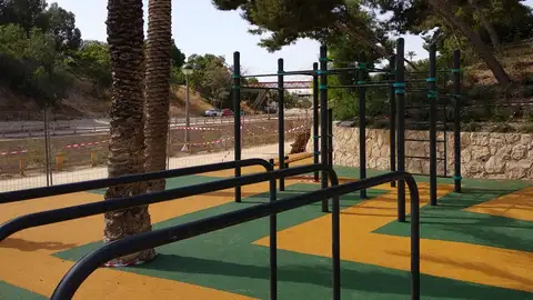 Nueva zona de calistenia y estiramientos ubicado en el sector sur de la ladera del Río Vinalopó. Nueva zona de calistenia y estiramientos ubicado en el sector sur de la ladera del Río Vinalopó.