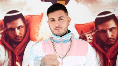 La confusión de Omar Montes cuando Paula Gonu le pregunta si es bisexual: 