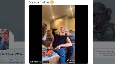 Una madre finge que se ha cortado el dedo para burlarse de sus hijos y su reacción es absurda