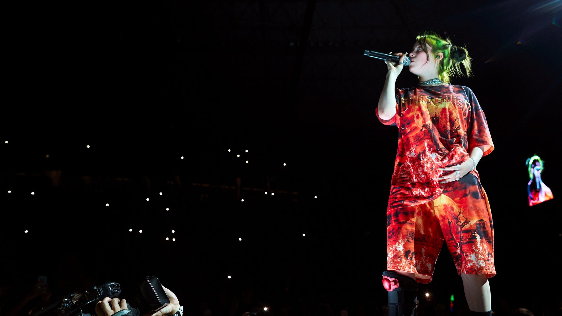 Billie Eilish durante su concierto en Barcelona