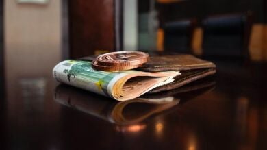 Si encontraras una cartera con dinero en la calle ¿qué harías?