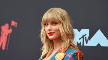 Taylor Swift posando en photocall.