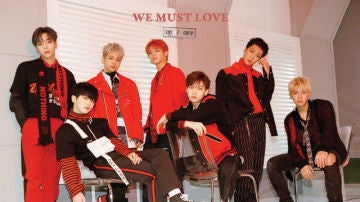 Portada de We Must Love, álbum de ONF