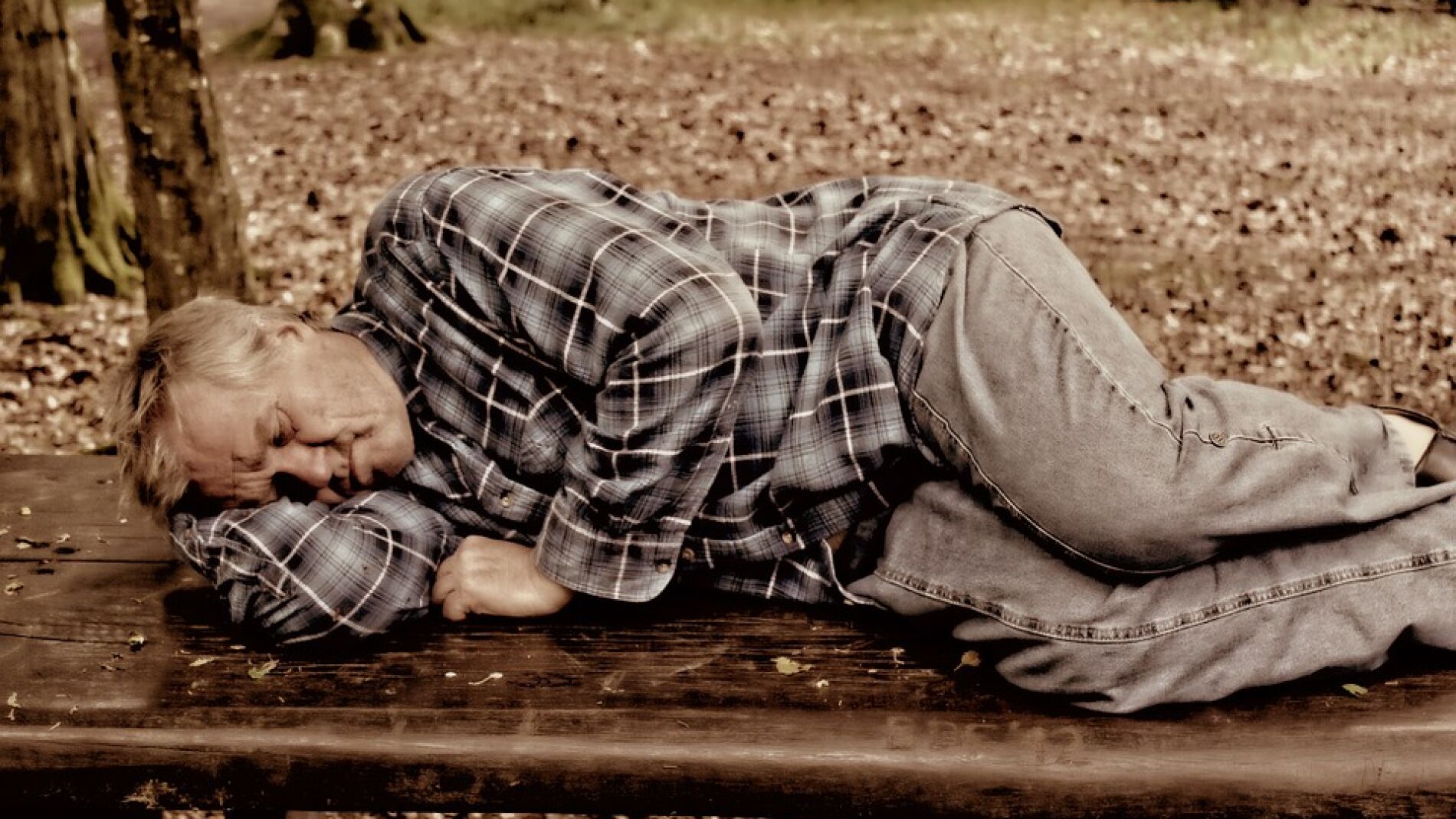 Hombre dormido (archivo)