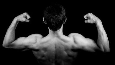 ¿Cómo lo hace? Se vuelve viral haciendo flexiones con una mano