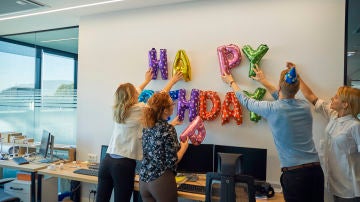 Preparación de fiesta sorpresa.