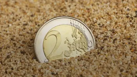 Fíjate en tus monedas de 2 euros: la Guardia Civil alerta del timo de "Ramsés II" Fíjate en tus monedas de 2 euros: la Guardia Civil alerta del timo de "Ramsés II"