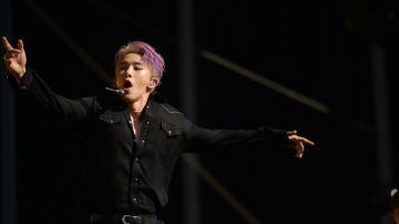Wonho en mitad de un concierto