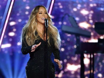 Mariah Carey anuncia la Navidad con un divertido video