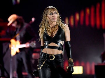 Miley Cyrus durante una actuación