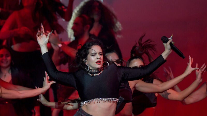 ¡Que no pare la fiesta! Rosalía pasa de los seguratas 