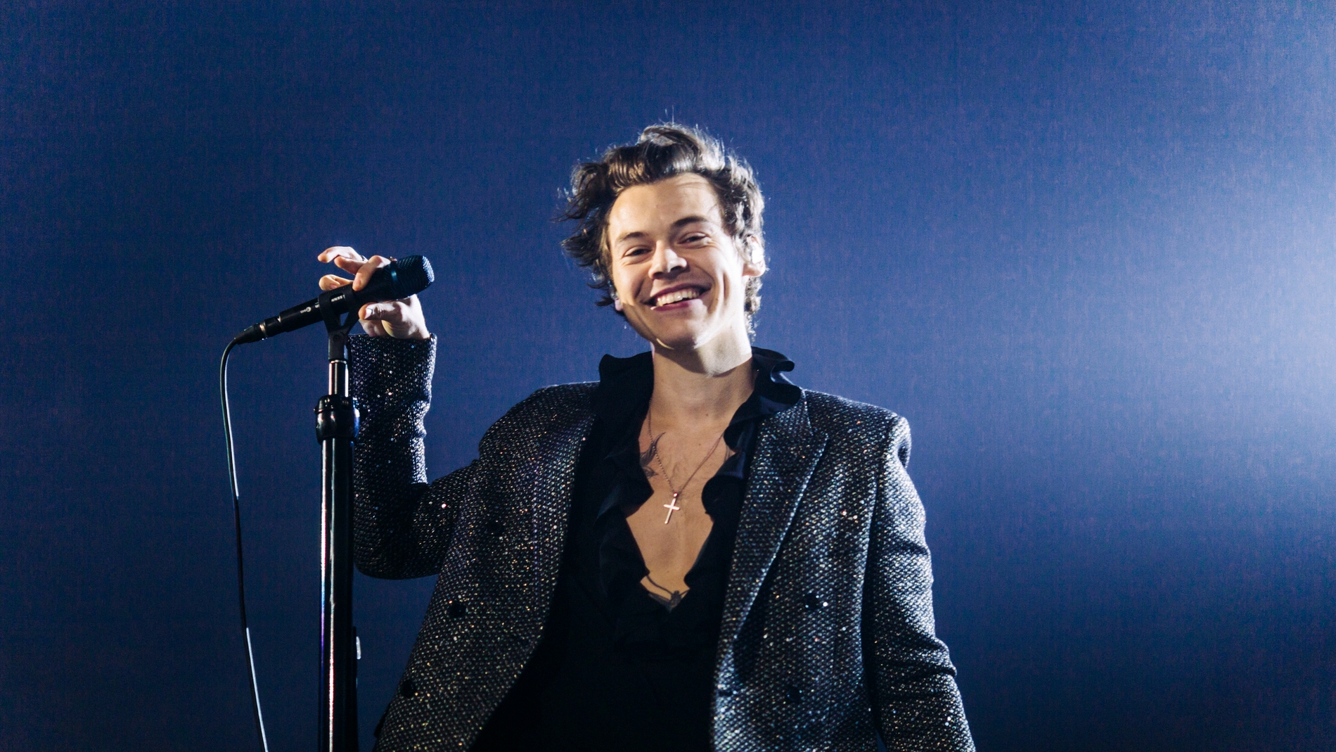 Harry Styles durante una actuación