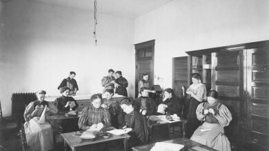 Costura y otras asignaturas para empoderar a las mujeres