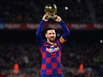 Messi levanta su sexto Balón de Oro