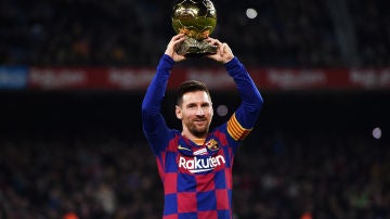Messi levanta su sexto Balón de Oro