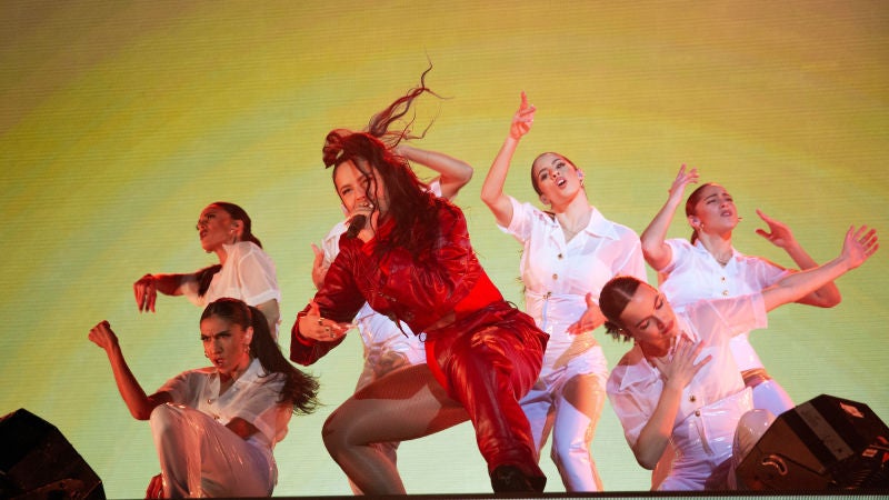 Rosalía lo da todo en Nochevieja bailando con este villancico