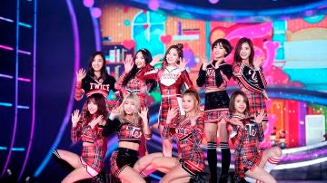 El grupo TWICE en uno de sus primeros conciertos
