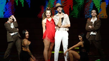 Lola Indigo y Don Patricio en los Premios Odeón