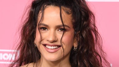 La foto de Rosalía desnuda en la cama durante la cuarentena del coronavirus