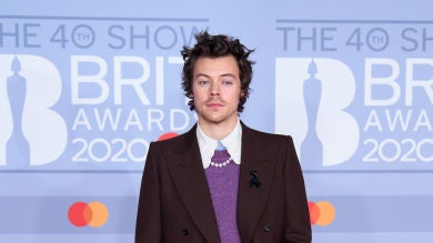 Addison Rae recoge el premio Billboard de Harry Styles y los fans enloquecen 