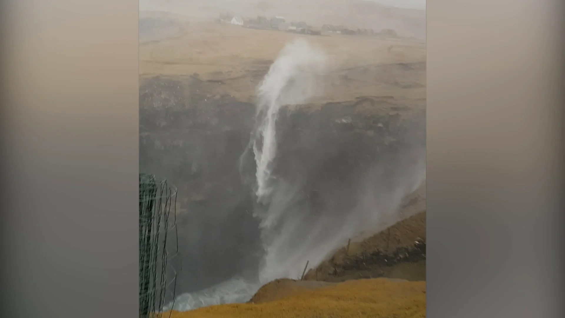 Cascada en las Islas Feroe