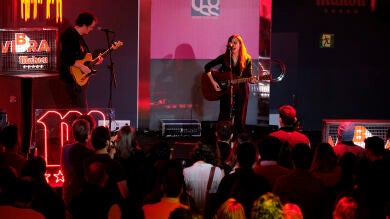 Zahara emociona tocando en desnudo sus canciones más melancólicas en la presentación de la Gira Vibra Mahou