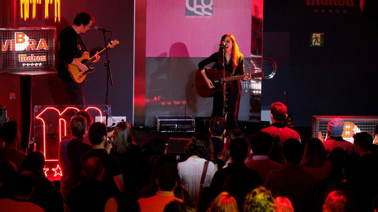 Zahara emociona tocando en desnudo sus canciones más melancólicas en la presentación de la Gira Vibra Mahou