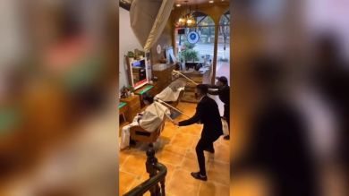 VÍDEO: La ingeniosa medida contra el coronavirus de una peluquería china