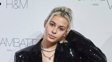 DORA, la estrella emergente hija de Bimba Bosé
