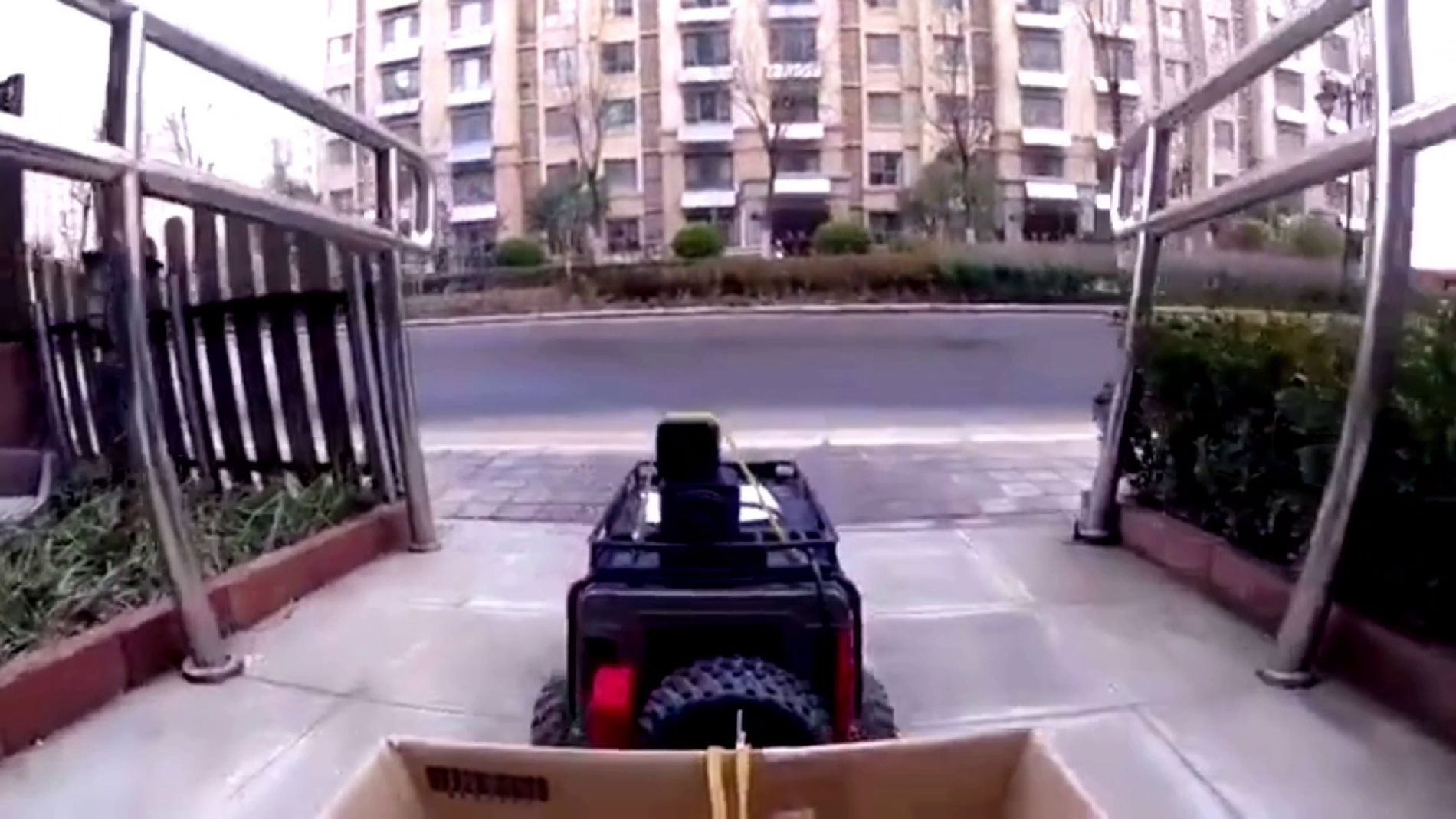 Compra comida con un coche con control remoto