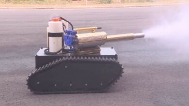 VÍDEO: Usan tanques en China para rociar desinfectante por el coronavirus