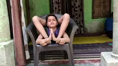 El niño de goma de la India El niño de goma de la India