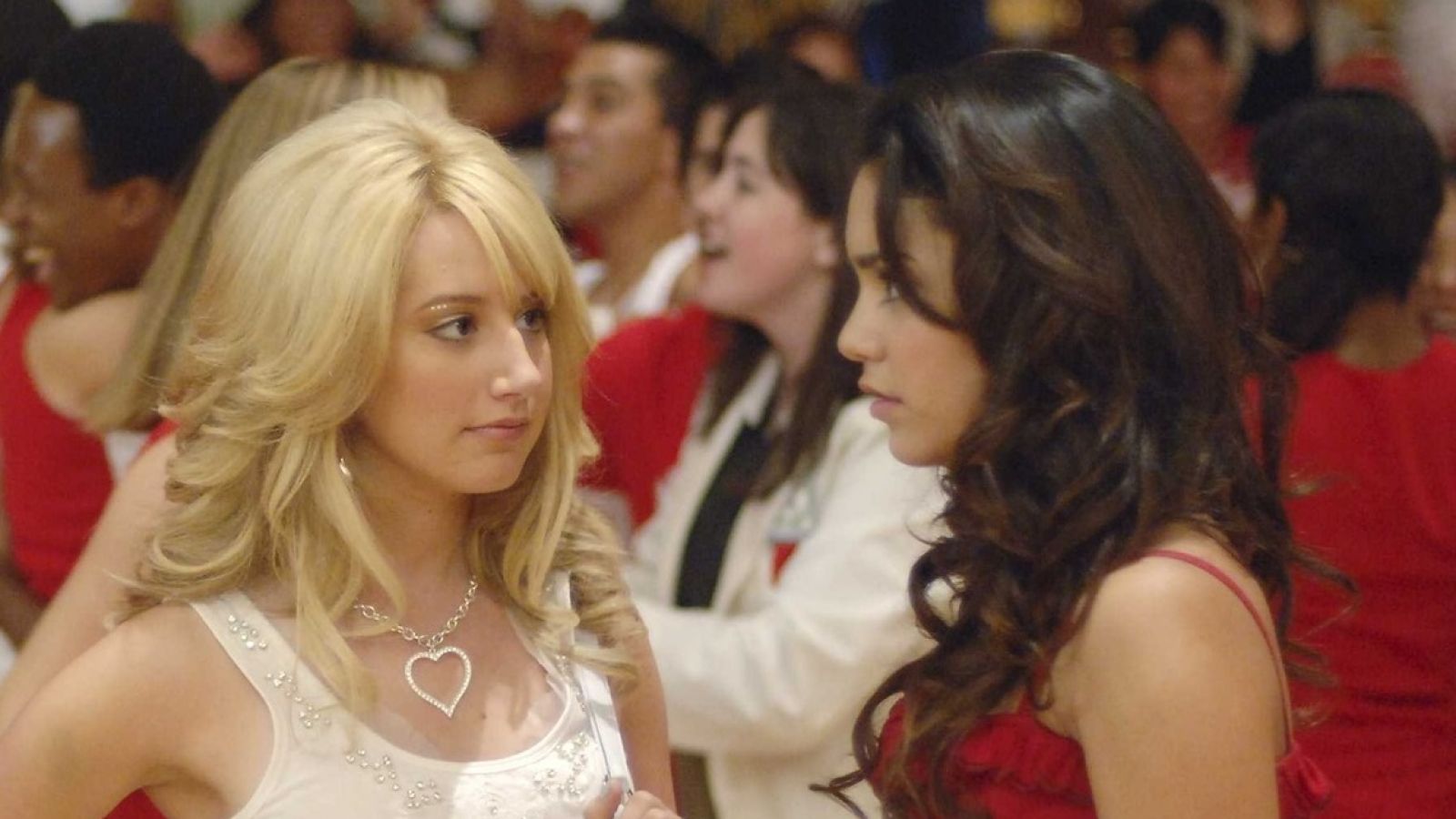 Charli D’Amelio se une a las estrellas de ‘High School Musical’ en #DisneyFamilySingAlong