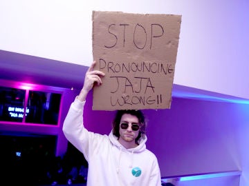 Dude With Sign, uno de los influencers que m&aacute;s ha subido en la cuarentena