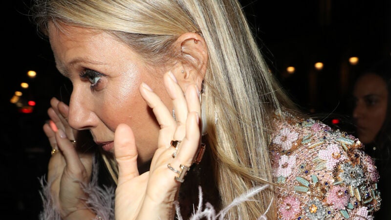 Estalla una vela con olor a vagina de Gwyneth Paltrow en casa de una mujer