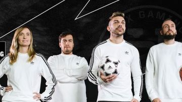 Dj Mario (segundo por la derecha) con su equipo de esports