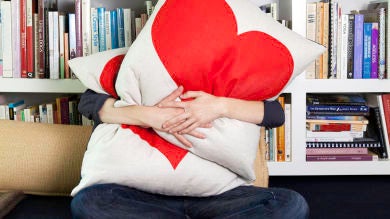 #PillowChallenge, o el reto de parecer sexy vistiendo solo una almohada