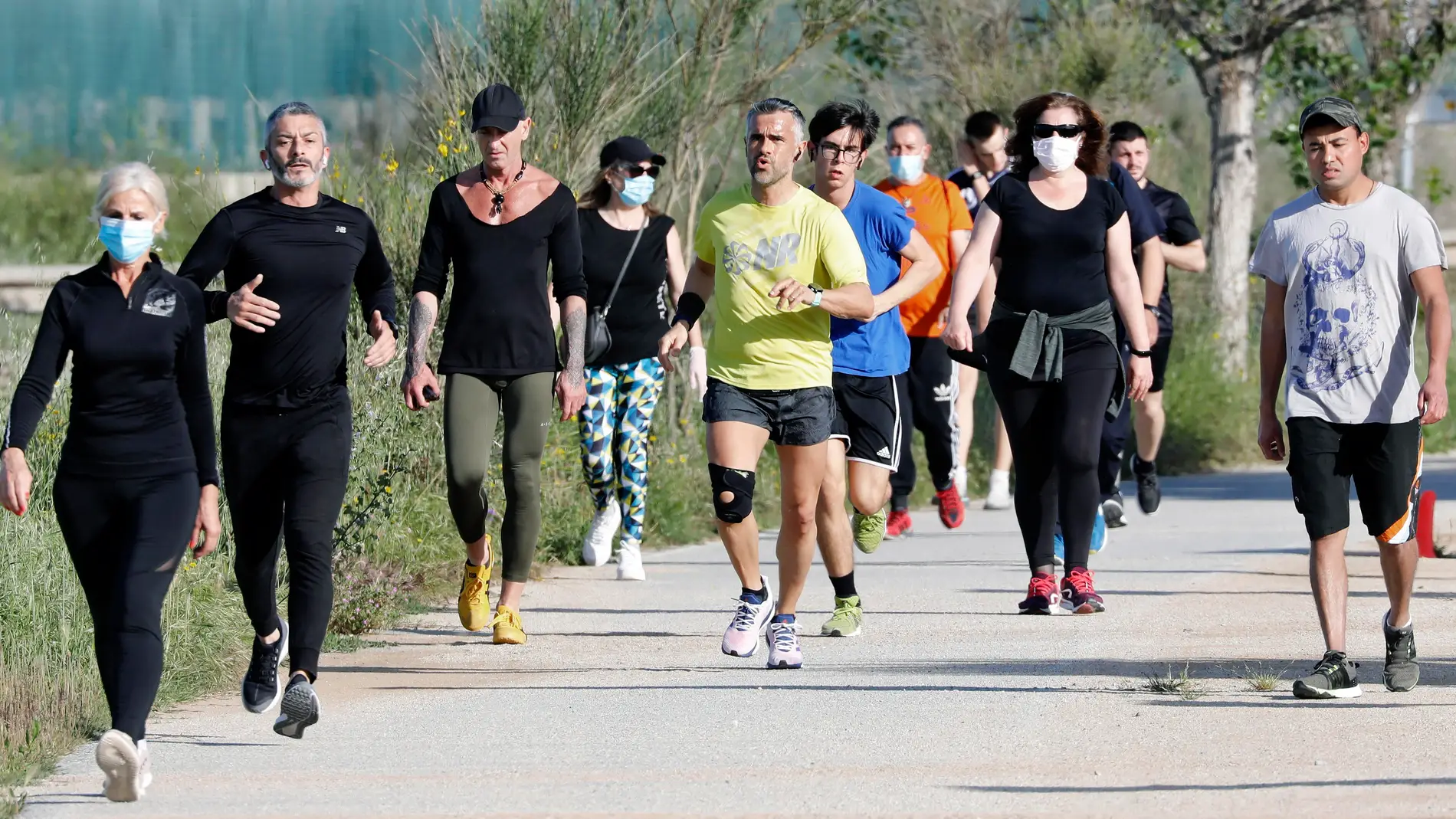 Ciudadanos salen a pasear y a correr este sábado por Barcelona